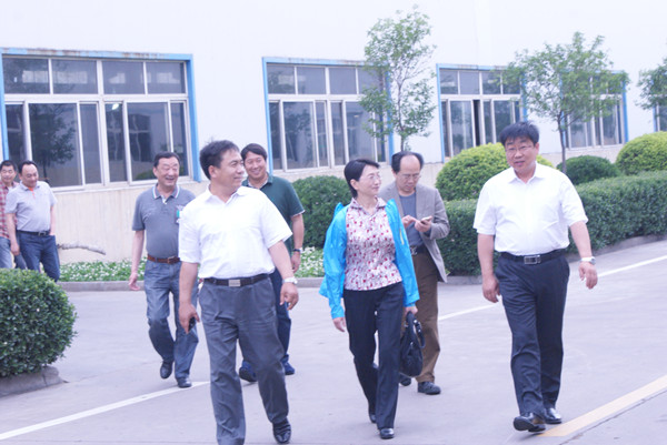 山东万通模具有限公司喜迎百人参观