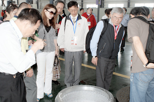 第四届广饶轮胎展喜迎台商到公司参观考察